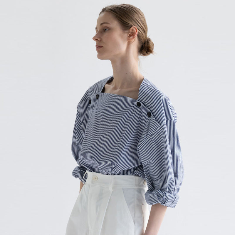 Camicia a righe, modello di nicchia a spalla scesa e ampia